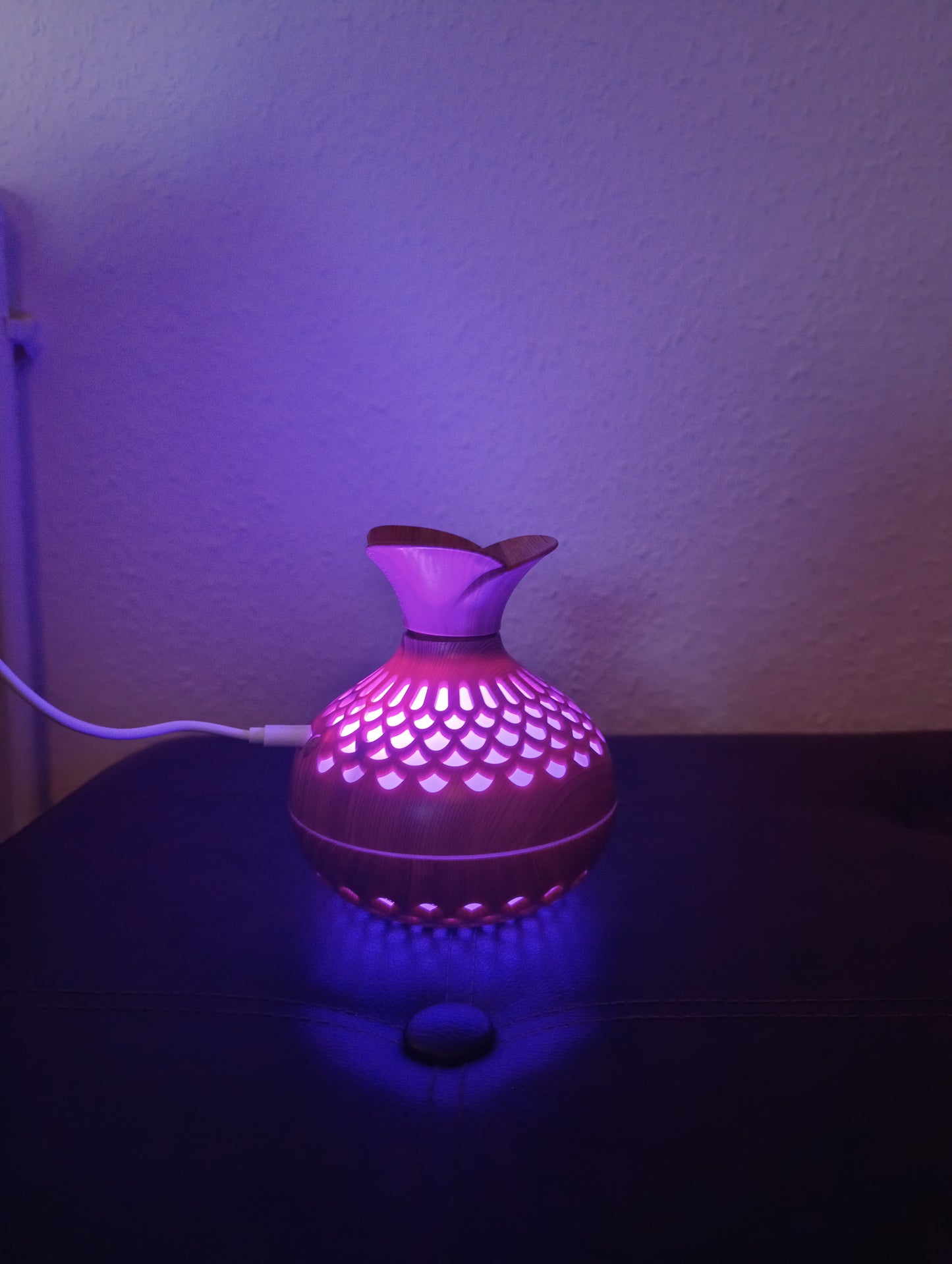 "SzínesHangulat" Stílusos Aromaterápiás Fa hatású Diffúzor 7 Színű LED Világítással