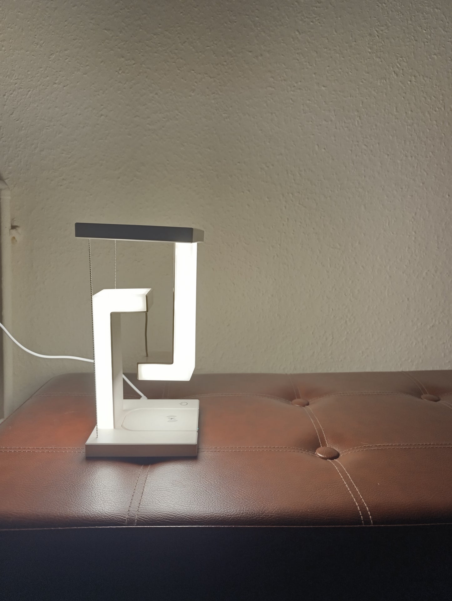 Lebegő Fényvarázs - Antigravitációs asztali lámpa