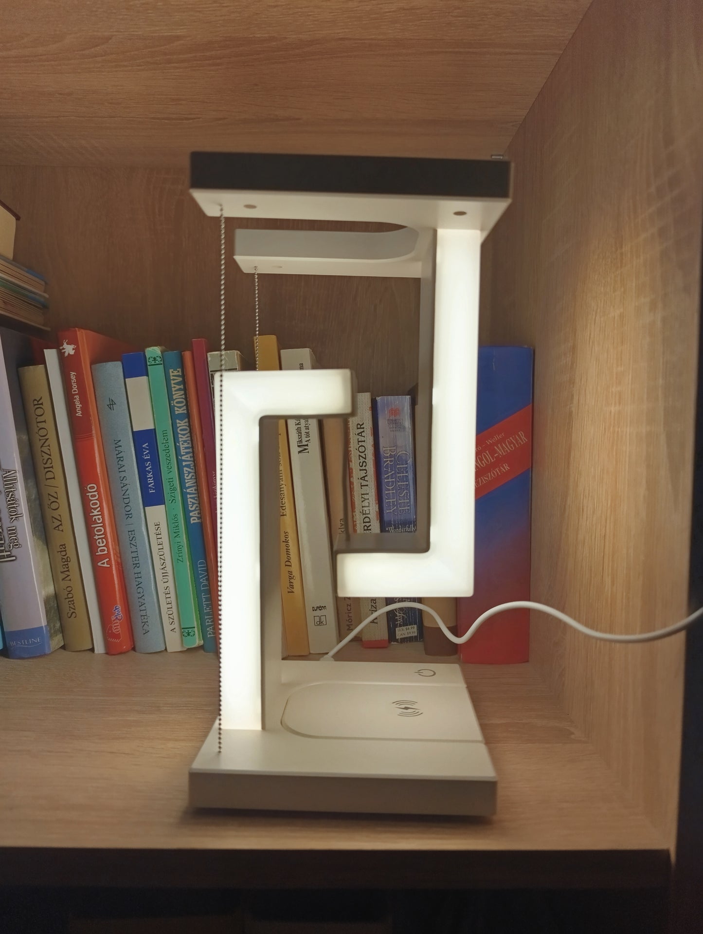 Lebegő Fényvarázs - Antigravitációs asztali lámpa