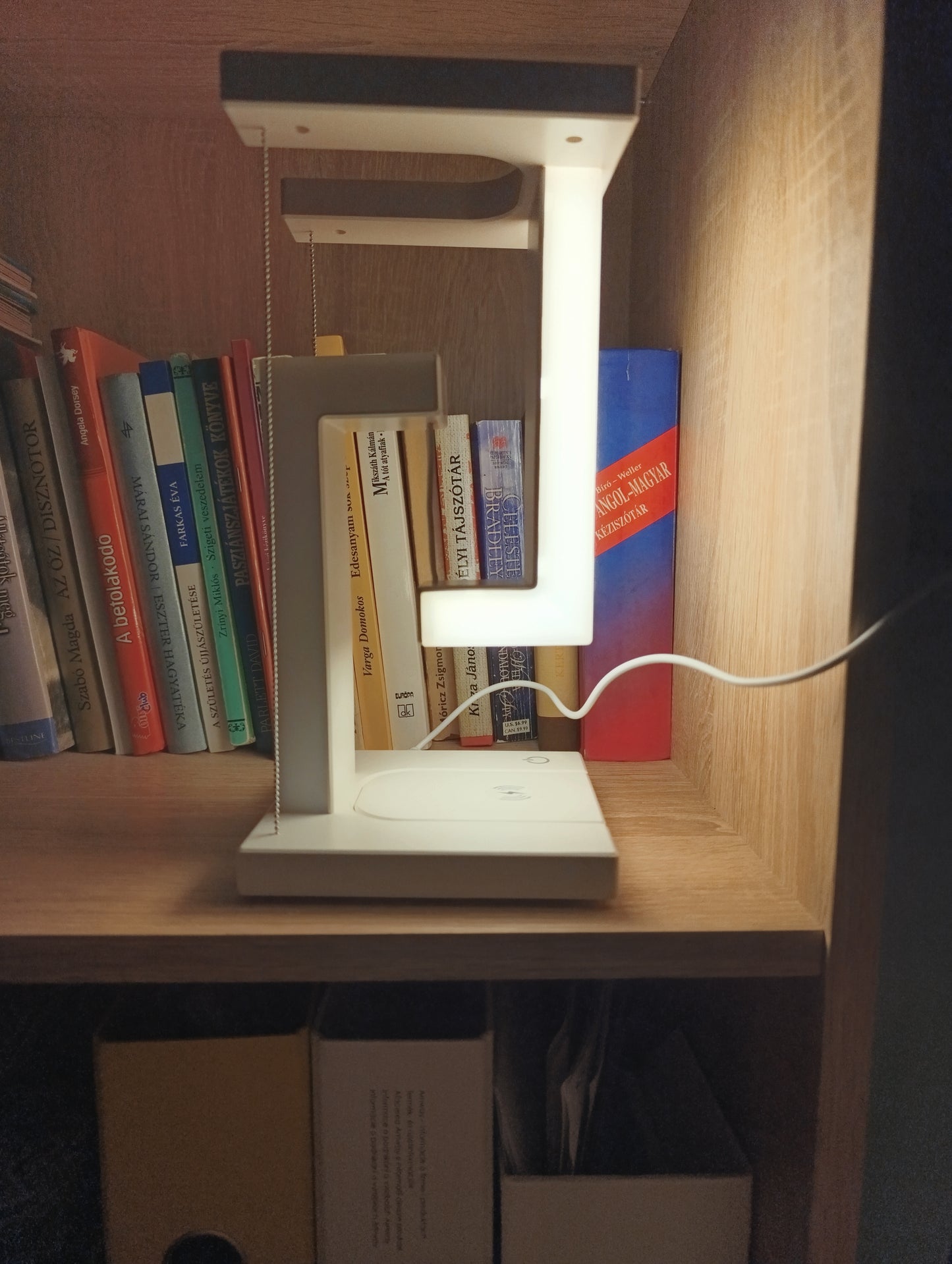 Lebegő Fényvarázs - Antigravitációs asztali lámpa