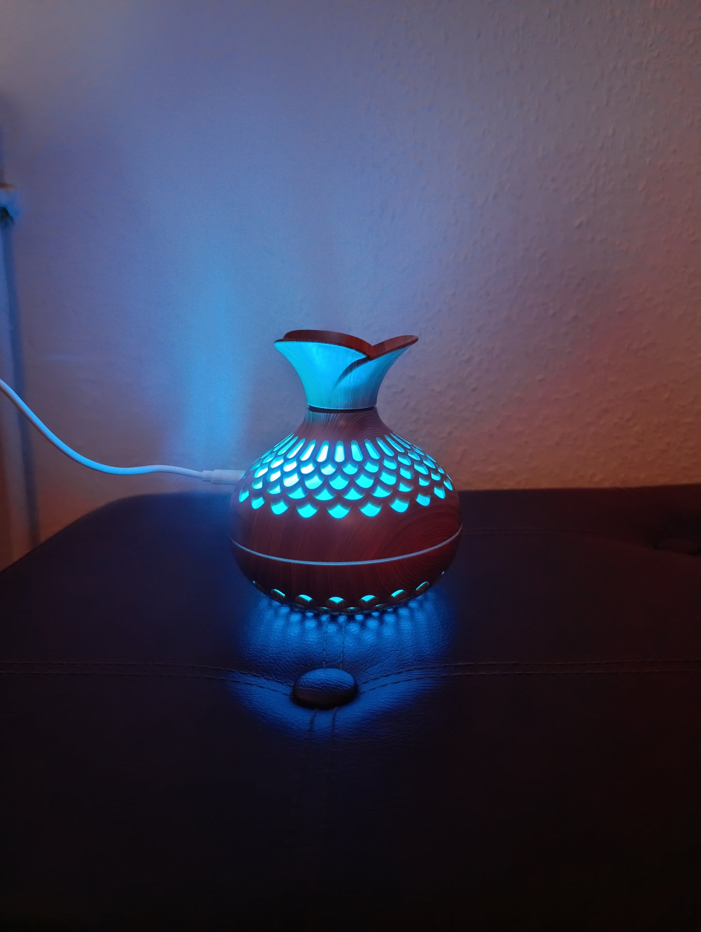 "SzínesHangulat" Stílusos Aromaterápiás Fa hatású Diffúzor 7 Színű LED Világítással